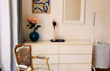 Wendy family flat with calm courtyard 3min for metro Paris in 10 mins - Foto 3