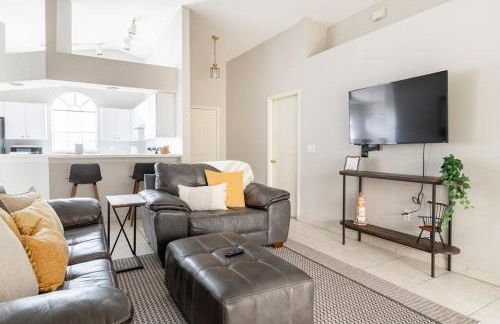 Quiet Getaway to Tampa & Orlando - Photo 13