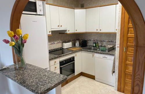 Tranquility, sun, breathtaking views & 7 minutes drive to sea - Foto 12