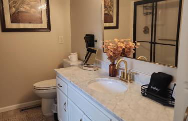 Everchanging Seasons-Hot Tub, Game Haven & Central Retreat - Foto 10