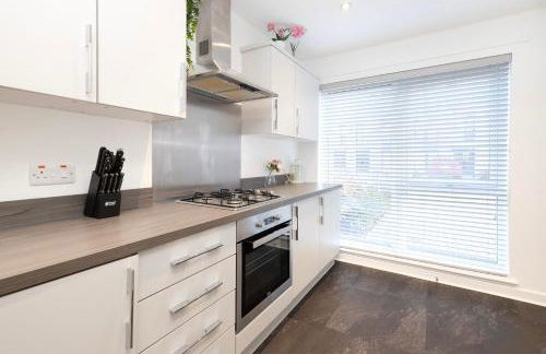 Stylish 3BR Home with Garden & Free Parking - Near O2 Academy & City Centre - Foto 13