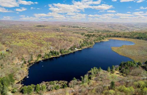 Lakefront Log Cabin, Private Lake Access w/Peloton - Foto 36