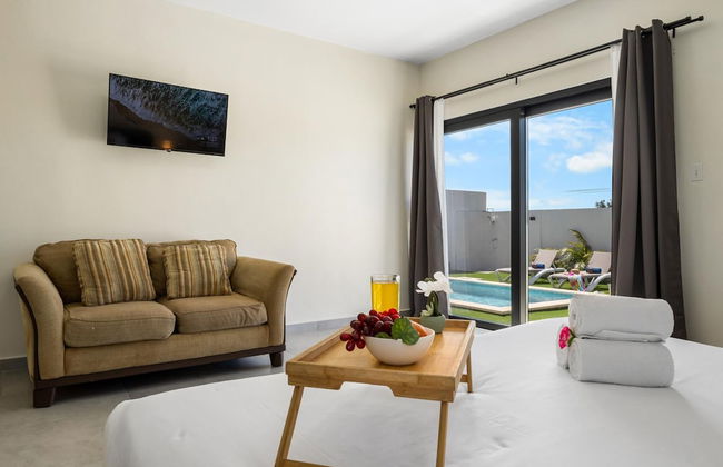 Brand NEW 3BR w Private Pool Walk to Palm Beach - Photo 22