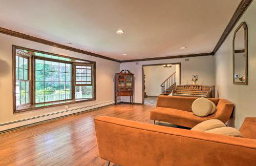 Charming Saylorsburg Retreat with Game Room and Patio! - Foto 8