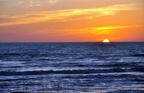 Remote Island Retreat with Private Ferry, Pool, Beach - Foto 25