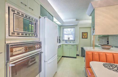 Retro St Pete Home with Private Heated Pool - Foto 11