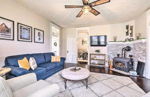 Renovated Farmhouse w Mountain Views and Fire Pit - Foto 5