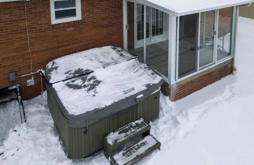 Steps to the HOF-Football Fans Dream Stay - Foto 18