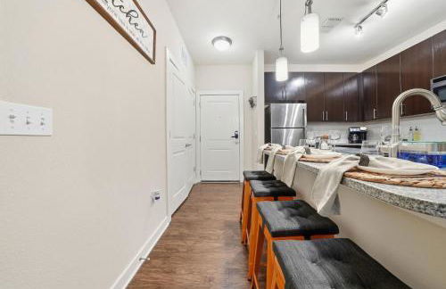 Stylish 2BR w Pool Pet-Friendly Unit #13 - Foto 16