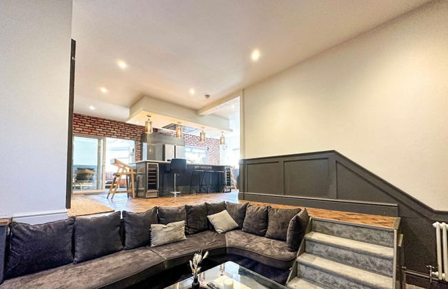 Beautiful Detached Villa - Jacuzzi Bath - Parking - Foto 6