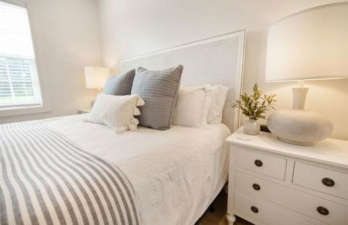 Seaside Veranda 7 - Steps to Beach, Pet-Friendly, Pool, Fast WiFi - Foto 18