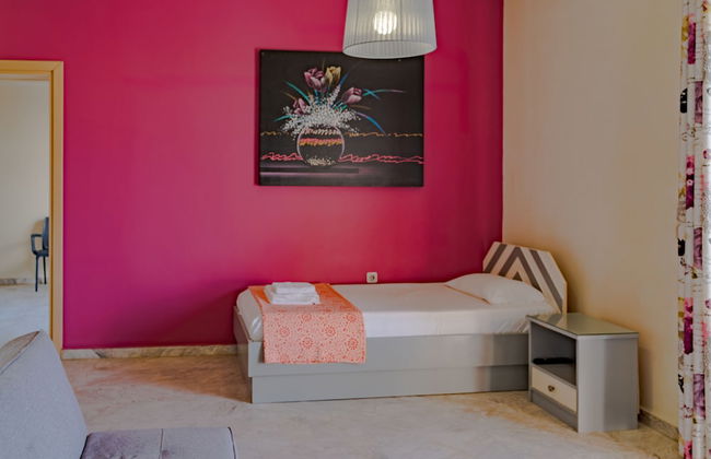 Saint-Trope Studios - Photo 17