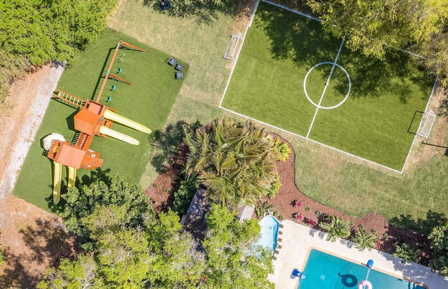 Luxe Largo Retreat: Pool, Games, Basketball & More - Foto 16