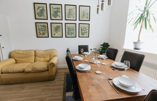 Grade II Mill Townhouse in Leeds with Free Parking which Sleeps 6 - Photo 14