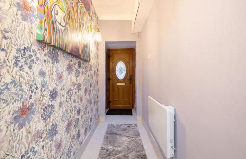 The Secret Garden, Donaghadee - The Hideaway - Stylish 5-Beds, and Lavish 3-Bedrooms - Guests 7 - Super Fast Speed Wi-FI - Foto 41