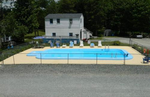 3 Bedroom Pool PlayArea CampFire Cozy Apt - Foto 48