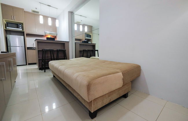 2BR with Sofa Bed Cervino Tebet Apartment - Foto 23