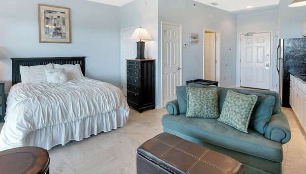 Charming Studio for 2 - Pool Views - Next Door to Alys! - Foto 3, Habitación