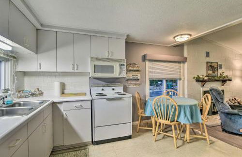 East Tawas Cabin with Lake Huron Access and Views - Foto 9