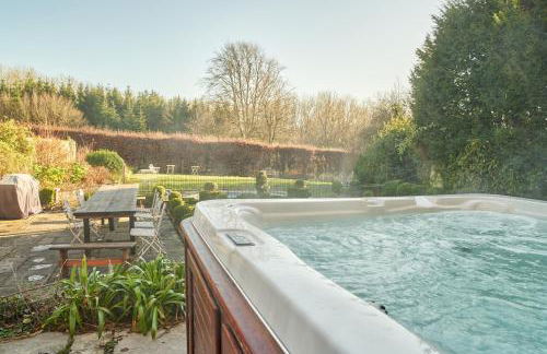 Downwood Vineyard Manor House in Idyllic Countryside - Photo 2