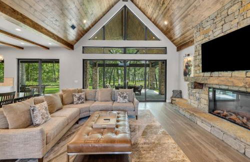 Game Room and Hot Tub! Lakefront Monkey Island Haven - Foto 2