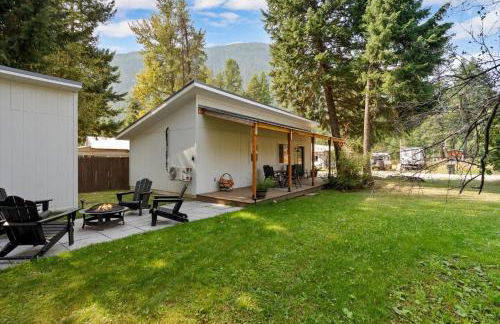 Hidden Gem Cabin in Hungry Horse, Firepit, Close to Glacier - Photo 15