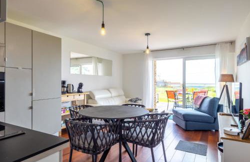 Pieds Dans L'eau Madame est Servie - Foto 2