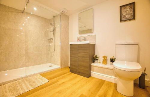 Contractor Stay Sleeps 4 - Large Living Space - Parking - Bridgwater - Foto 16