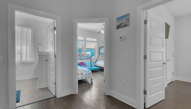 Latitude Adjustment 4 Bedroom Home by RedAwning - Foto 3, Habitación