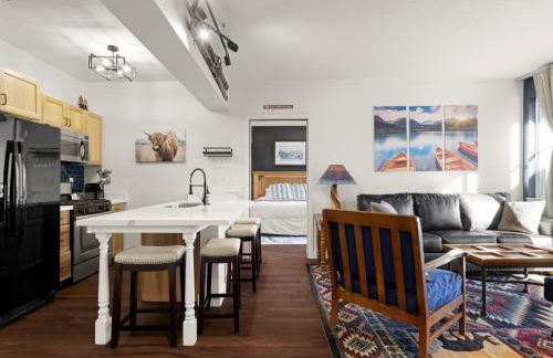 Top Floor Deer Valley Gondola Lakefront Condo- Great views - Photo 6