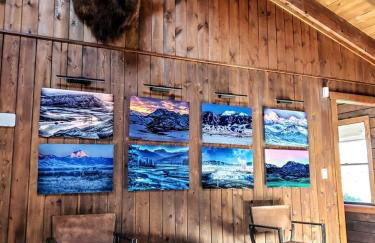Elegant Western-Style Vacation Rental with Mountain Views near Madison River in Ennis, Montana - Foto 4