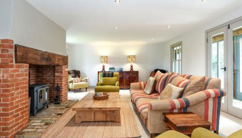 The Paddock - Photo 2