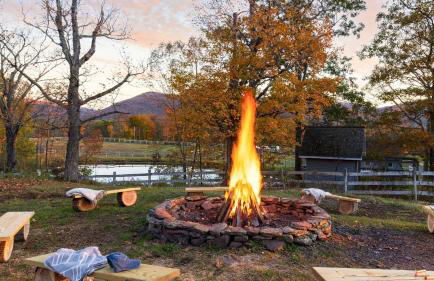 Scenic Catskills Retreat • Pool Hot Tub Game Room Lake Views Mountainview Estate by AvantStay - Foto 73