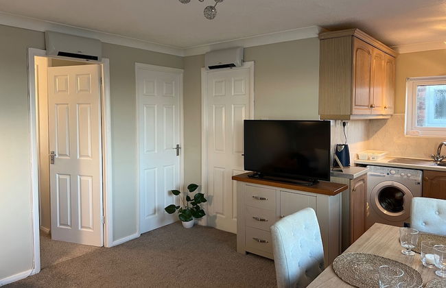 Beach Chalet - 2 Bedrooms - 4 Guests - Parking - Foto 23