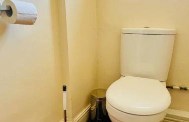 4-Bedroom House 5 mins to Beach & Parking - Foto 28