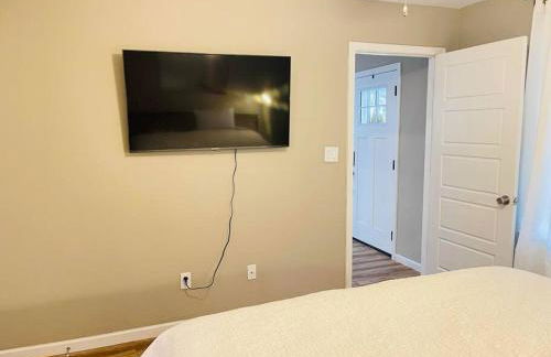 Spacious home, 3 king beds, huge backyard near UM - Foto 10