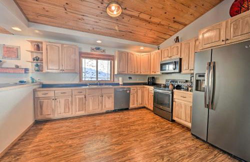 Peaceful Superior Home with Fire Pit and Mtn View - Foto 9