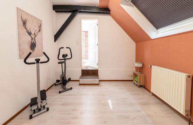 Spacious Villa With Tennis - Photo 26