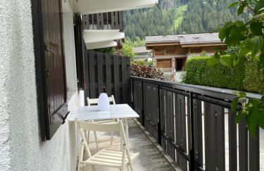 Appartement style chalet avec grande terrasse et parking prive - Foto 23