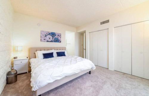 Bright Eastside 2BD 2BA Retreat w Pool and Parking - Foto 6
