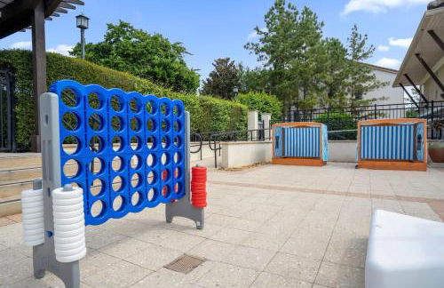 Cozy & Elegant 4BR Enchanted Townhouse - 1 Mile to Disney with Resort Pool, Gym, & Jacuzzi - Photo 53