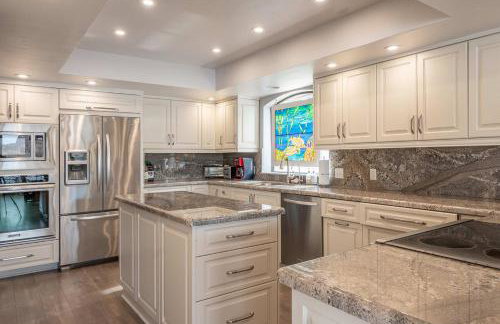 Moovalya Keys | Spacious Riverfront Retreat • Private Dock - Foto 13