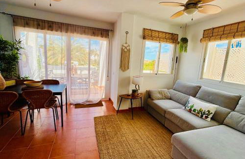 2 Bedroom Apartment with Sea Views - Foto 7