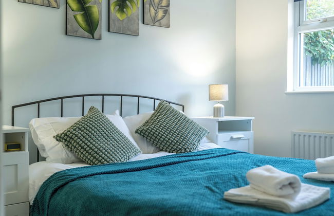 Crawley Stainer 1-bedroom With Parking and Garden - Foto 2