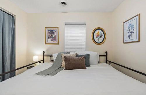 St Paul Speakeasy with King Bed - Foto 10