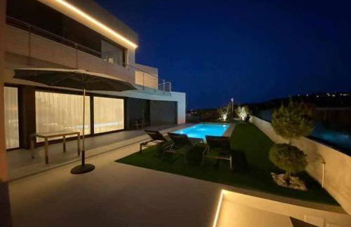 Naramia Sagaro Villa - with Pool-garden-10 Pax - Foto 7