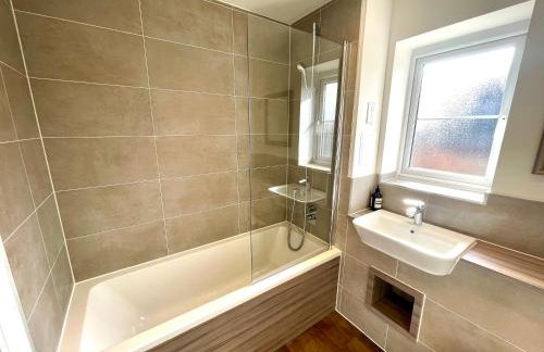 New Modern 2 Bed with parking in BISHOPS STORTFORD, close to Stansted Airport! - Foto 23