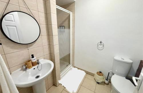 Treforest Apartment 2 Bedrooms - Next Station- Free Parking - Foto 28