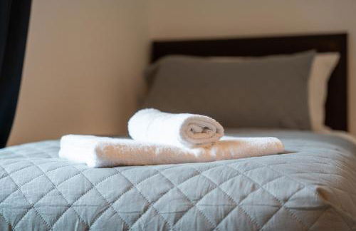 Spacious Apartment in Woking Town Centre - Photo 14