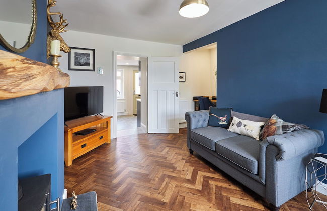 Host Stay Castle View Cottage - Photo 10